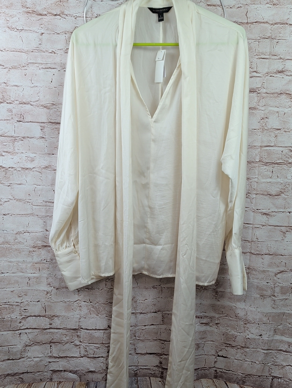 Banana Republic Cream Tie-Neck Blouse Large New Nwt